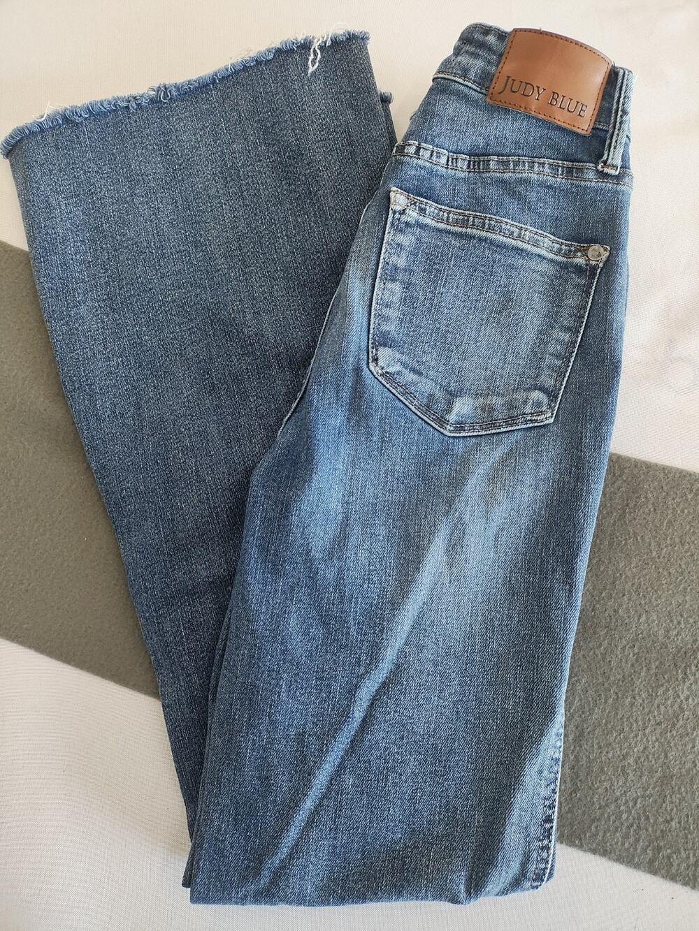 Judy Blue Mid Rise Cropped Flare Jeans Raw Fringe Hem Dark Wash JB88855 DK 0/24